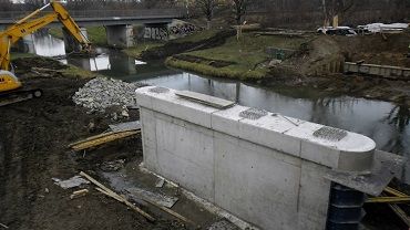 Podpory na powstającym moście Żernickim częściowo gotowe [ZDJĘCIA]