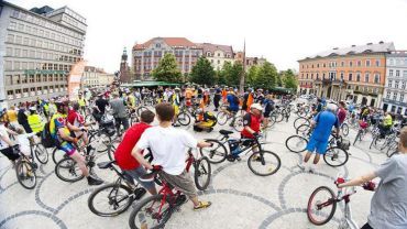 Rowerzyści wyjadą na ulice Wrocławia przed wielkim widowiskiem operowym przy NFM