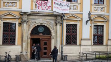 Protest na Uniwersytecie Wrocławskim. Studenci okupują jedną z sal [ZDJĘCIA]