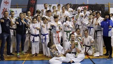 Wrocławscy karatecy wracają z mistrzostw regionu z 24 medalami!