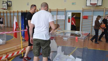 Wrocławianie głosują w eurowyborach. Sondażowe wyniki po godz. 21