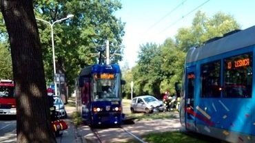 Kolizja samochodu z tramwajem na Olszewskiego
