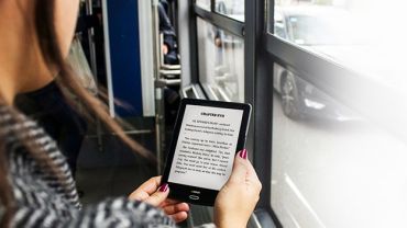 Nadchodzi kres papieru? Wrocławska biblioteka wypożycza książki na czytnikach e-booków