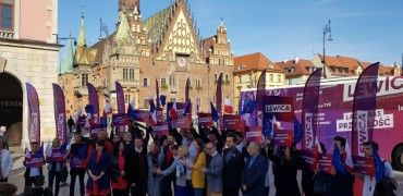 Biedroń we Wrocławiu: Koniec z polityką trzech małpek