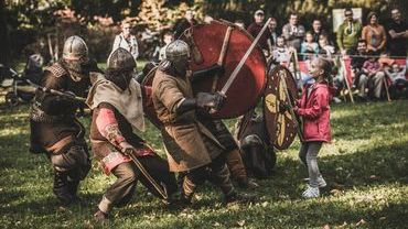 Średniowieczna osada i turniej rycerski na Leśnicy