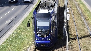 Zderzenie tramwaju z samochodem na Żmigrodzkiej