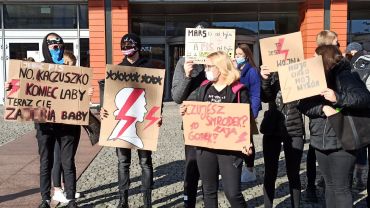 Młodzież i studenci strajkują we Wrocławiu. Nie poszli na zajęcia, poszli na protest [ZDJĘCIA, WIDEO]