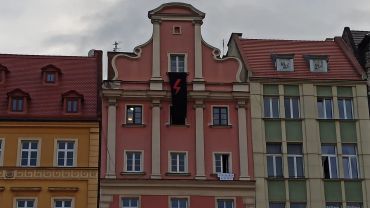 Wrocław opanowany przez demonstrujących. Strajk Kobiet na sześciu trasach [RELACJA]