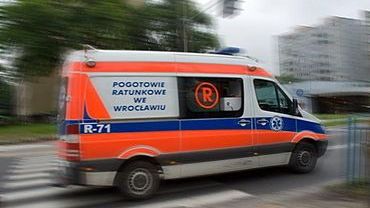 Wrocław: Auto wjechało na chodnik. Jedna osoba ranna