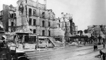 Wrocław: Ulica Piłsudskiego w gruzach. Tak wyglądała chwilę po wojnie