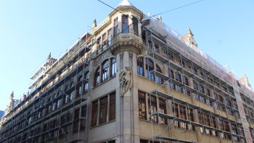 Wrocław: Trwa remont secesyjnego budynku Herbapolu przy Rynku [ZDJĘCIA]
