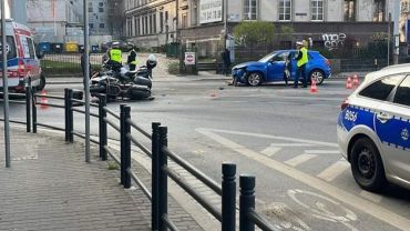 Wrocław:  Wypadek na Pułaskiego. Policyjny motocykl zderzył się z audi