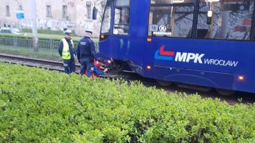 Na ulicy Pułaskiego tramwaj zderzył się z autem osobowym
