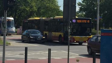 Wrocław: Wypadek przy Wroclavii. Autobus MPK zderzył się z autem, pasażerka autobusu w szpitalu