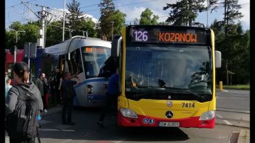 Groźny wypadek tramwaju i autobusu MPK. Jedna osoba została ranna