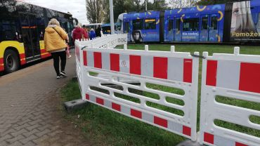 Wrocław: Barierki na pętli Pilczyce. Niebezpiecznie z powodu remontu
