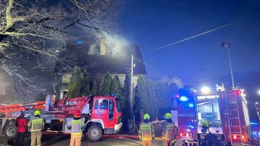 Pożar domu pod Wrocławiem. Dwie osoby poszkodowane
