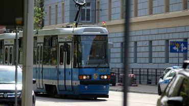 Wrocław: Na placu Teatralnym zepsuł się tramwaj, są objazdy