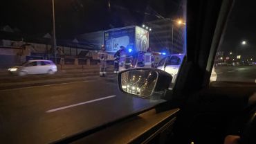 Wypadek we Wrocławiu. Fiat panda wjechał pod prąd