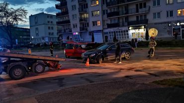 Wypadek na ul. Strzegomskiej. Zderzyły się dwa samochody