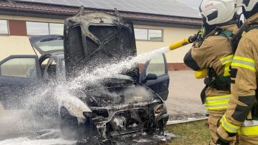 Wrocław: Spaliło się kolejne auto. Jedna osoba poszkodowana!