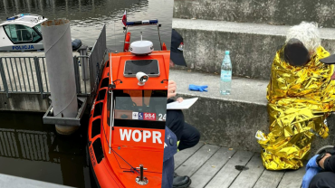 Wrocław: WOPR w akcji. Nietrzeźwi pływacy i kobieta, która utknęła na kamieniu
