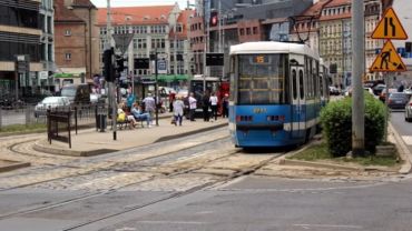 Wrocław: Komunikacja na ul. Kazimierza Wielkiego w czasie przebudowy