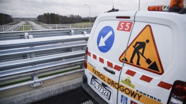 Wrocław: Wolniej na łączniku AOW z drogą S5. Naprawiają bariery po wypadku