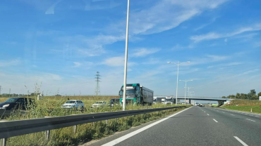 Wrocław: Dachowanie na autostradzie. Ogromne korki na A4 i AOW