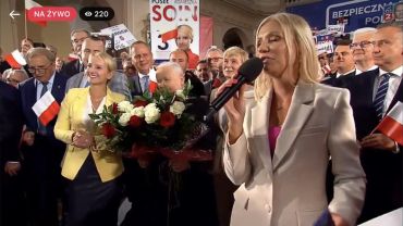 Kaczyński we Wrocławiu, posłanki walczą na bukiety o względy prezesa [WIDEO]