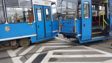 Wrocław: Dwa tramwaje zderzyły się na Sępolnie. Jeden miał wybitą szybę