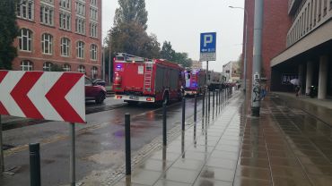Wrocław: Straż pożarna interweniuje w akademiku. Włączył się alarm