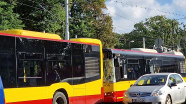 Wrocław: Autobusy zderzyły się na Popowickiej. Poszkodowana pasażerka