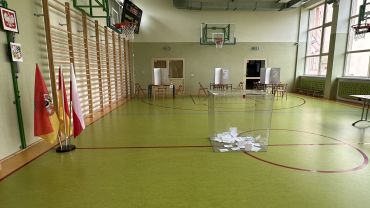 Wybory we Wrocławiu - trwa druga tura głosowania. W lokalach pustki
