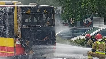 Pożar autobusu na skrzyżowaniu Kamiennej i Hubskiej