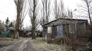 Baraki dawnego obozu pracy na Sołtysowicach. Działka idzie na sprzedaż
