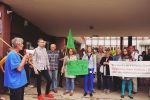 Protest przed dawną siedzibą LO nr 5 na Gajowicach. Mieszkańcy nie chcą kolejnego bloku [ZDJĘCIA], 