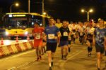 8. PKO Nocny Wrocław Półmaraton. Ulicami pobiegło prawie 8 tysięcy wrocławian [DUŻO ZDJĘĆ], 