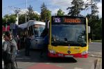 Groźny wypadek tramwaju i autobusu MPK. Jedna osoba została ranna, Konrad Tomala