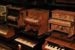 Małe, ale grają. Niezwykła galeria najmniejszych pianin i fortepianów na świecie powstała we Wrocławiu, 