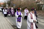 Tłumy księży i parafian żegnały wrocławskiego proboszcza i profesora, Jakub Jurek