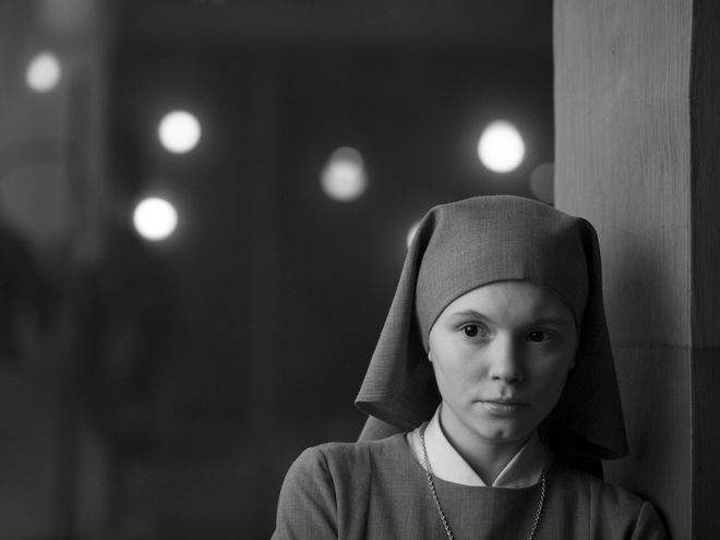 Kadr z filmu Ida. Na zdjęciu Agata Trzebuchowska