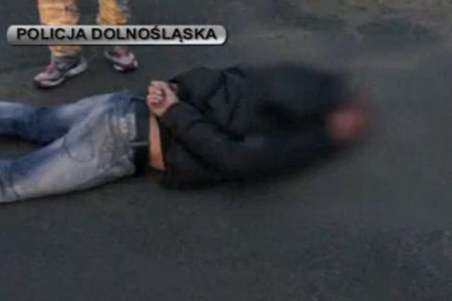 To nie film: zasadzka, strzały i pościg policji z antyterrorystami za groźnym bandziorem pod Wrocławiem [ZDJĘCIA], mat. policji