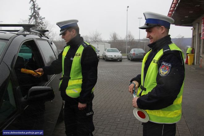 Kierowcy masowo lekceważą przepisy na drogach szybkiego ruchu wokół Wrocławia , mat. dolnośląskiej policji