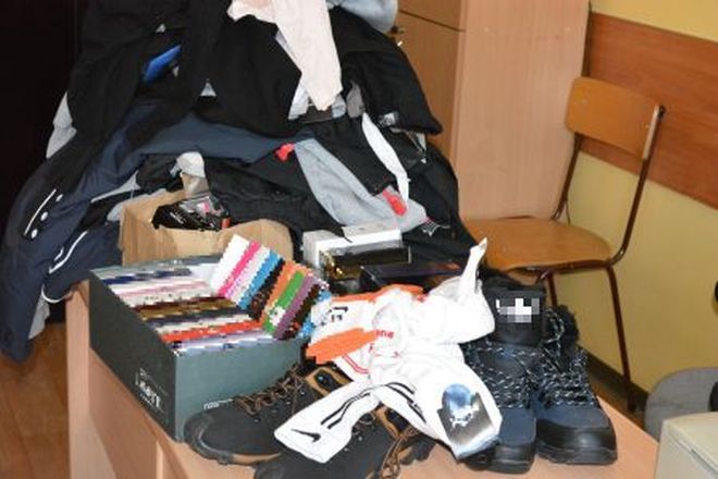 Policja zwinęła kobietę, która handlowała podrabianymi perfumami, odzieżą i butami, mat. policji