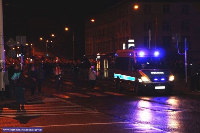 Dzięki zaangażowaniu policjantów z całego regionu w trakcie patriotycznych marszów we Wrocławiu było bezpiecznie, mat. dolnośląskiej policji