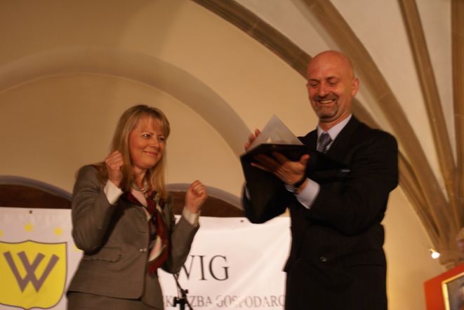 W czerwcu Wrocławska Izba Gospodarcza nagrodziła Lidię Geringer de Oedenberg Złotą Kulą.