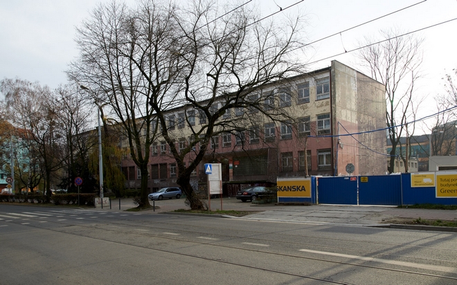 Uniwersytet Wrocławski pod koniec 2013 roku sprzedał budynek dawnego LO nr XIV
