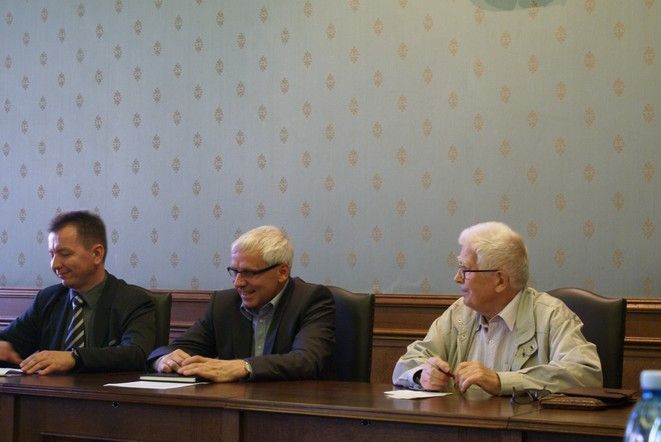 O zmianie stawek dla organizacji kombatanckich poinformowali: wiceprezydent Wroclawia Jarosław Obremski i Dominik Golema, wicedyrektor departamentu Spraw Społecznych