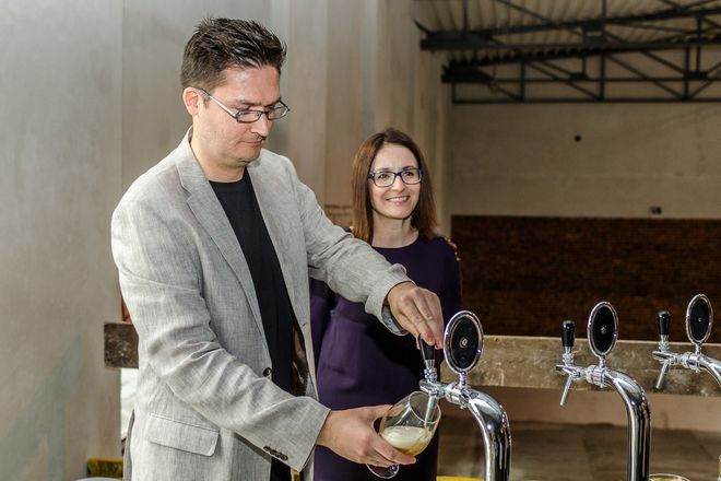 Wrocławski Browar Stu Mostów świętuje  udany rok i prezentuje urodzinowe piwo, mat. prasowe